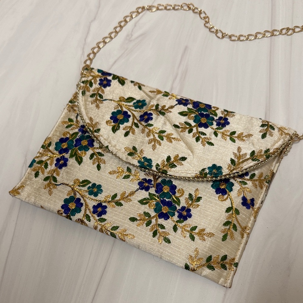 NWT Floral Chain Strap Clutch - Cream and Blue side bags - Picture 3 of 7
